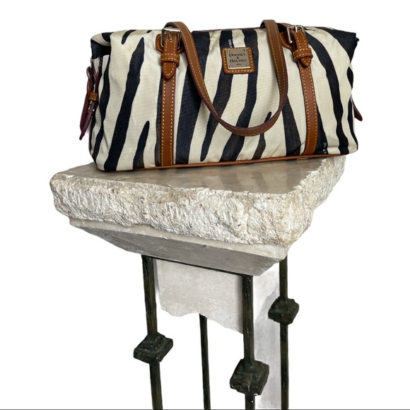 Dooney&Burke Rare Vintage Purse Excellent Condition. - Picture 2 of 16